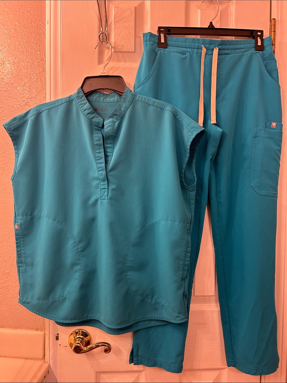 Figs Teal Short-Sleeve Scrub Top and Drawstring Pants Small